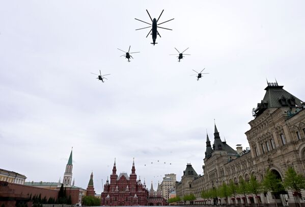 بالگرد سنگین می ۲۶ و بالگردهای چند منظوره می ۸ در رژه روز پیروزی در مسکو - اسپوتنیک ایران  
