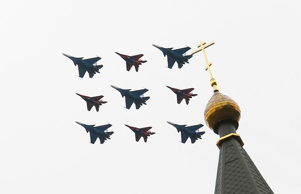 جنگنده های میگ ۲۹ و سوخو ۳۰ ام در رژه روز پیروزی در مسکو - اسپوتنیک ایران  