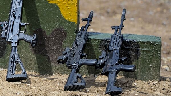 انعقاد قرارداد خرید اسلحه های خودکار آ ک ۲۰۰و ۲۰۵ کالاشنیکوف به گارد روسیه - اسپوتنیک ایران  