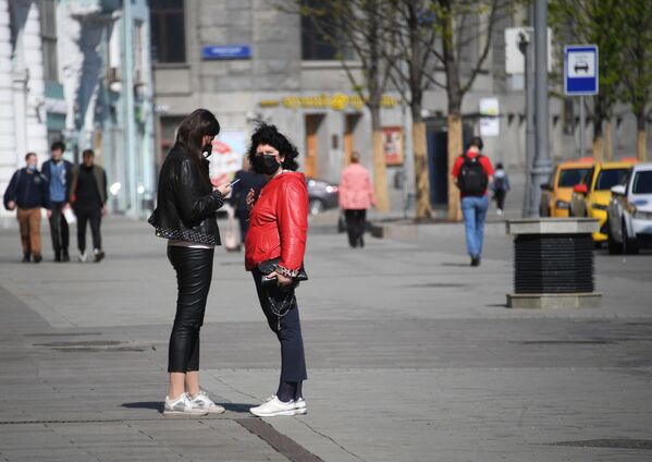 شهروندان در دو شهر مسکو و سن پترزبورگ پس از تاریخ 12 می باید در خیابان ها ماسک و دستکش داشته باشند - اسپوتنیک ایران  