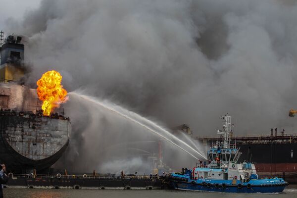 آتش گرفتن نفتکشی در بندر بلاوان، اندونزی
 - اسپوتنیک ایران  