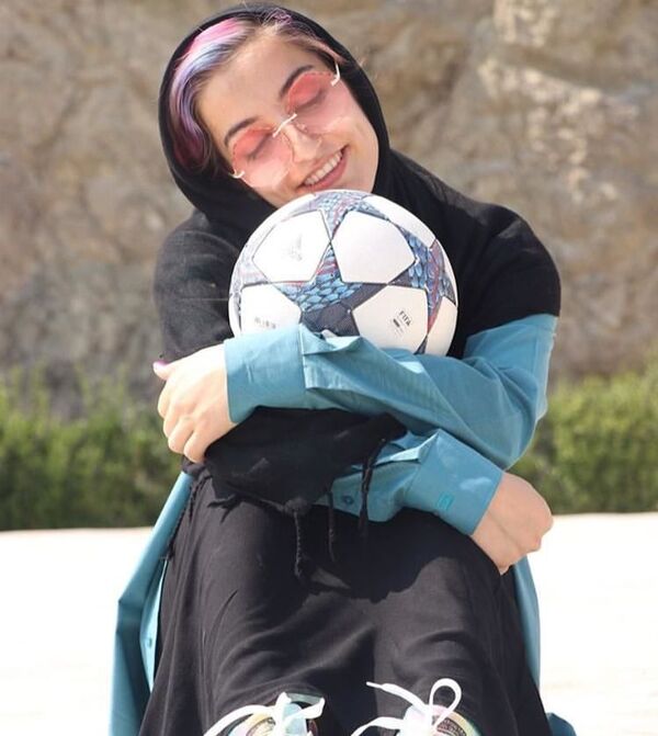 نخستین بانوی فوتبالیست رشته حرکات نمایشی از موفقیت های خود می گوید نخستین بانوی فوتبالیست رشته حرکات نمایشی از موفقیت های خود می گوید - اسپوتنیک ایران