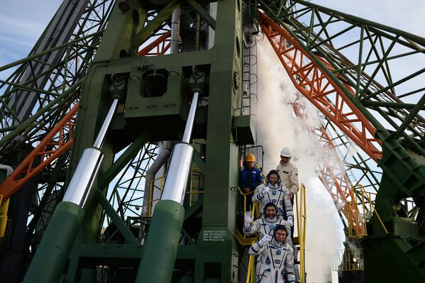 پرتاب سفینه سایوز ت م آ-18م با اکیپ جدید فضانوردان به سمت ایستگاه فضایی بین المللی - اسپوتنیک ایران  