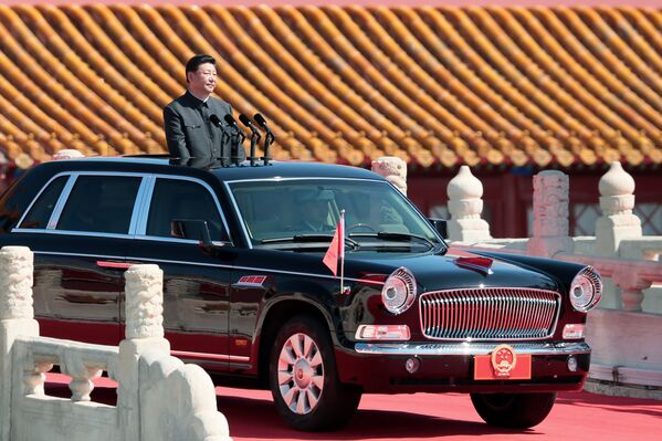 شی جین پینگ، رئیس جمهور چین قبل از رژه نظامی به مناسبت 70 سالگی پیروزی  جنگ جهانی دوم - اسپوتنیک ایران  