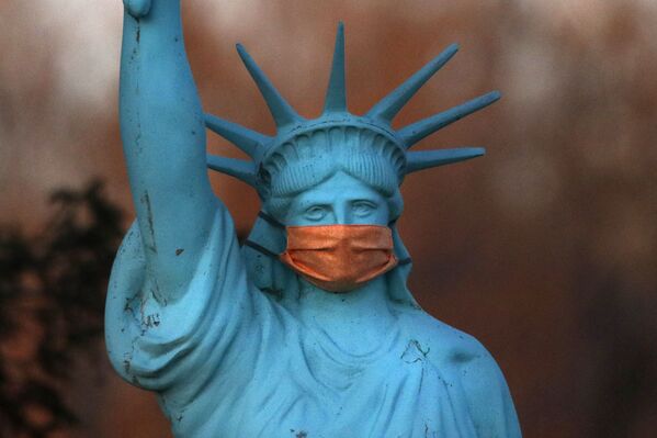 کپی مجسمه آزادی با ماسک در آمریکا - اسپوتنیک ایران  
