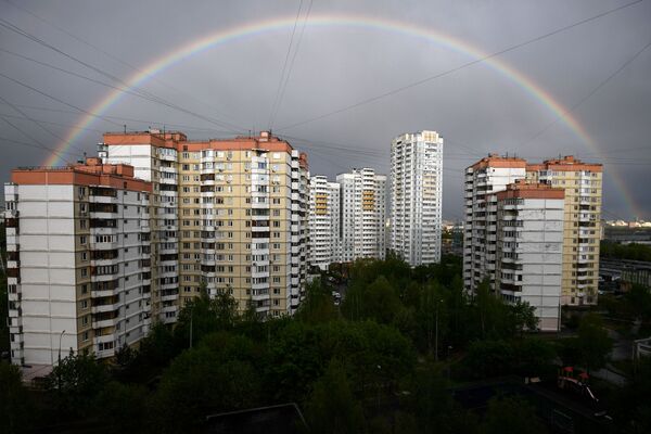 رنگین کمان بر فراز آپارتمان ها در مسکو
 - اسپوتنیک ایران  