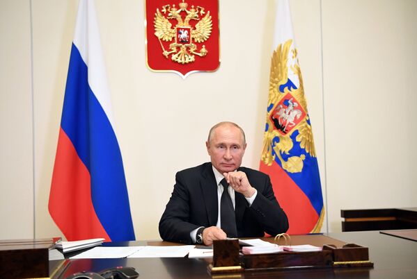 ولادیمیر پوتین، رئیس جمهور روسیه از طریق کنفرانس ویدیویی با نمایندگان مردم داغستان صحبت می کند - اسپوتنیک ایران  