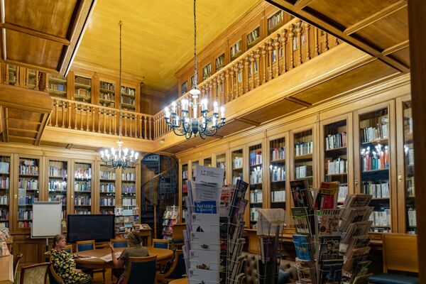 کتابخانه مایاکوفسکی در سن پترزبورگ
 - اسپوتنیک ایران  