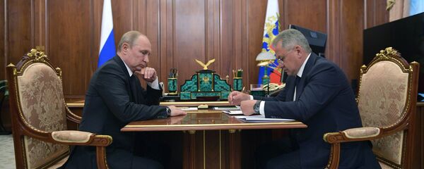 ولادیمیر پوتین رئیس جمهور روسیه و سرگئی شویگو وزیر دفاع روسیه ولادیمیر پوتین رئیس جمهور روسیه و سرگئی شویگو وزیر دفاع روسیه - اسپوتنیک ایران