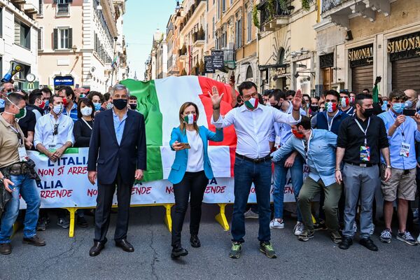 ماتئو سالوینی، جورجیا ملونی و آنتونیو تاجانی در یک تظاهرات ضد دولتی در رم در مراسم جشن روز جمهوری در ایتالیا
 - اسپوتنیک ایران  