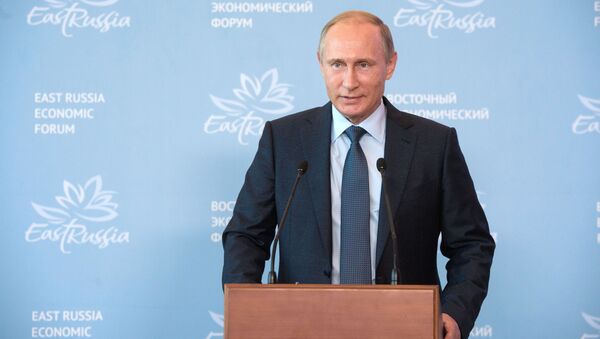 Президент России Владимир Путин выступает на пленарной сессии Восточного экономического форума во Владивостоке - اسپوتنیک ایران  