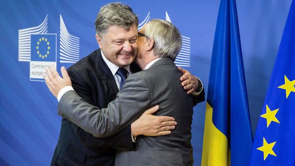 Президент Украины Петр Порошенко и председатель Еврокомиссии Жан-Клод Юнкер во время переговоров в Брюсселе - اسپوتنیک ایران  