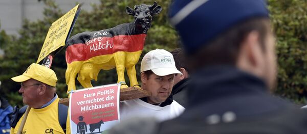 دستگیری ۴ نماینده پارلمان اروپا در تظاهرات پایگاه نظامی بلژیک - اسپوتنیک ایران  