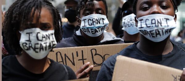 معترضان آمریکایی مجسمه کریستوفر کلمب را پائین آوردند + ویدئو  - اسپوتنیک ایران  