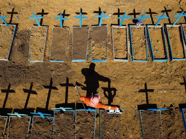 قبرستان .... محلی برای دفن قربانیان کووید ۱۹ در برزیل - اسپوتنیک ایران  