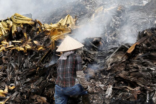 سیاره‌ای که انسان نابودش می‌کند
انبوه زباله در ویتنام - اسپوتنیک ایران  