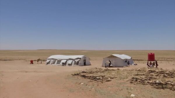مهاجران سوریه تحت نظارت نظامیان روسیه، اردوگاه «رکبان» را ترک می کنند - اسپوتنیک ایران  