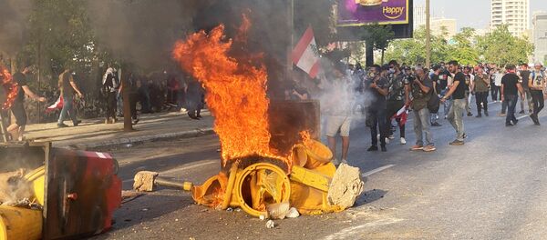 اشغال ساختمانهای وزارت کار و امور پناهندگان لبنان توسط تظاهرکنندگان اشغال ساختمانهای وزارت کار و امور پناهندگان لبنان توسط تظاهرکنندگان - اسپوتنیک ایران