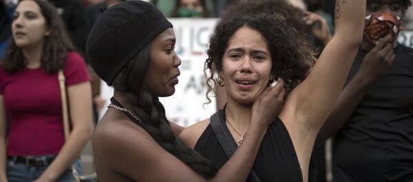 تظاهرات علیه خشونت پلیس در مارسی
تظاهرات علیه خشونت پلیس در مارسی
- اسپوتنیک ایران