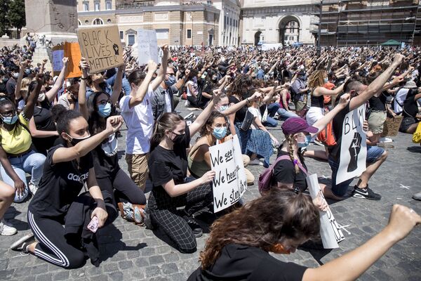 تظاهرات مردم ایتالیا در اعتراض به قتل جورج فلوید
 - اسپوتنیک ایران  