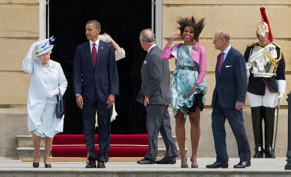  بازی باد با سیاستمداران 
الیزابت دوم، باراک اوباما، میشل اوباما، شاهزاده فیلیپ - اسپوتنیک ایران  