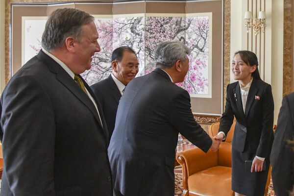 کیم یو جونگ، خواهر رهبر کره شمالی در دیدار با پمپئو وزیر امورخارجه آمریکا - اسپوتنیک ایران  