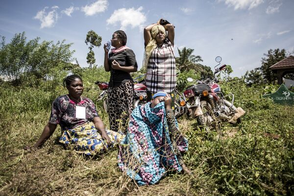 عکسی از عکاس اهل آفریقای جنوبی جان وسل با نام «ابولا: جمهوری دموکراتیک کنگو»، در بخش « خبرهای اصلی . سری عکس » در مسابقه آندری استنین ۲۰۲۰ - اسپوتنیک ایران  