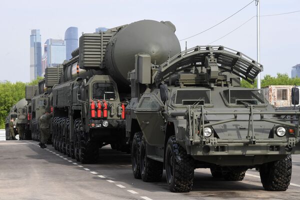 تجهیزات نظامی ارتش روسیه، پیش از آغاز تمرینات شبانه برای رژه پیروزی در مسکو - اسپوتنیک ایران  