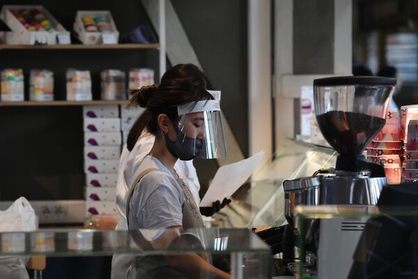 رعایت ایمنی لازم از سوی کارکنان رستوران ها و کافه در مسکو - اسپوتنیک ایران  