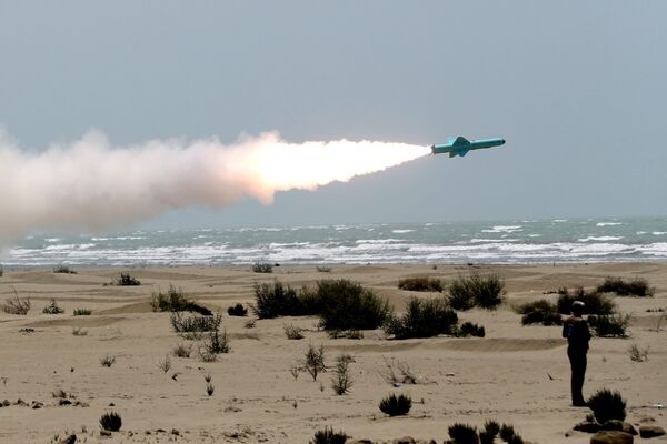 شلیک موفق موشک‌های کروز ایران در تاریخ 18 ژوئن 2020 در آبهای جنوب ایران - اسپوتنیک ایران  