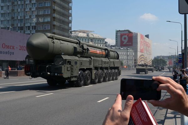  تمرین بزرگ رژه 75-مین سالگرد جنگ کبیر میهنی در مسکو
دستگاه پرتاب «یارس» روسیه - اسپوتنیک ایران  