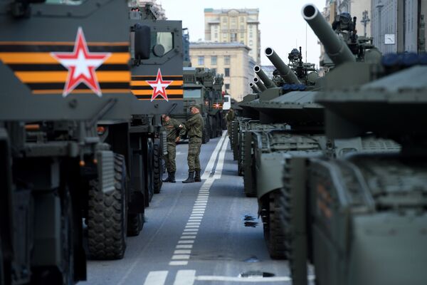  تمرین بزرگ رژه 75-مین سالگرد جنگ کبیر میهنی در مسکو
جنگ‌افزار روسیه - اسپوتنیک ایران  