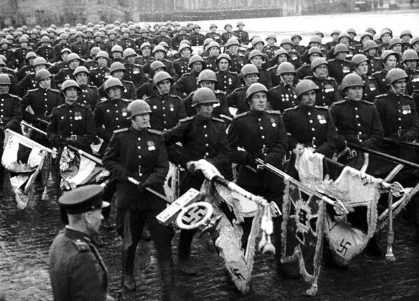 تصاویری از فیلم «پیروزی بزرگ ملت شوروی» ۲۴ ژوئن سال ۱۹۴۵ - اسپوتنیک ایران  