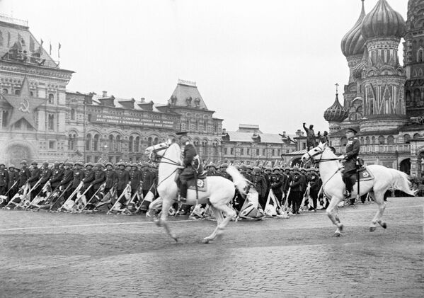 رژه روز پیروزی در میدان سرخ در تاریخ ۲۴ ژوئن سال ۱۹۴۵ - اسپوتنیک ایران  