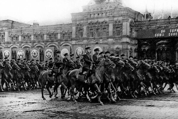 رژه روز پیروزی در میدان سرخ در تاریخ ۲۴ ژوئن سال ۱۹۴۵ - اسپوتنیک ایران  