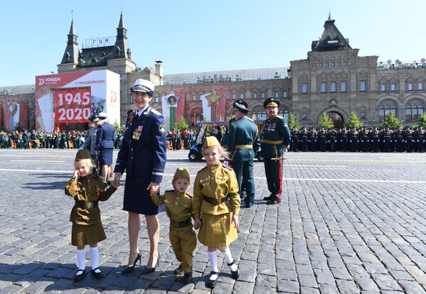 مهمانان در آستانه رژه نظامی به افتخار 75 ـ مین سالگرد پیروزی بر آلمان نازی در مسکو   - اسپوتنیک ایران  