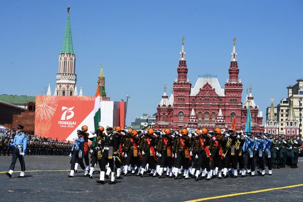 سربازان ارتش هند در رژه نظامی به افتخار75 ـ مین سالگرد پیروزی بر آلمان نازی در مسکو - اسپوتنیک ایران  