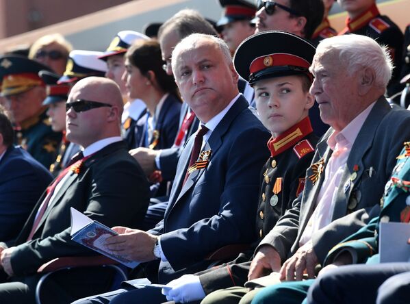ایگور دودون، رئیس جمهور مولداوی  هنگام  رژه نظامی به افتخار75 ـ مین سالگرد پیروزی بر آلمان نازی در مسکو - اسپوتنیک ایران  