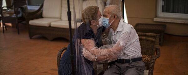 دو سالمند عاشق در اسپانیا - اسپوتنیک ایران  