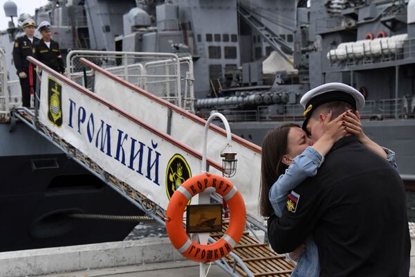 دیدار با خدمه کشتی های جنگی در ولادی واستوک روسیه - اسپوتنیک ایران  