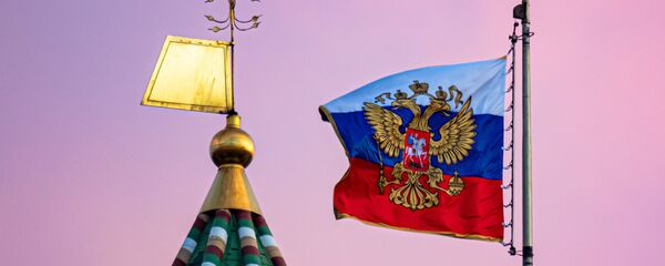 Шпиль Сенатской башни Кремля и штандарт президента РФ на Сенатском дворце - اسپوتنیک ایران  