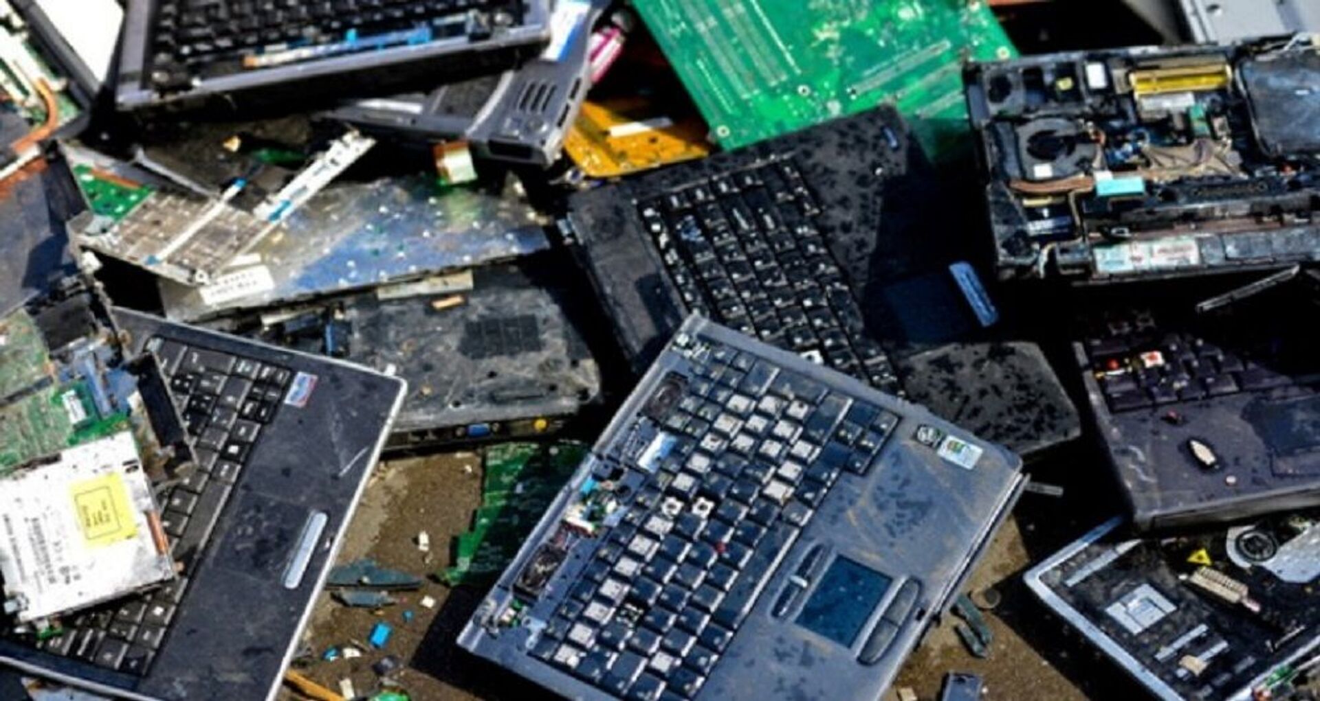 خطر افزایش روزافزون زباله‌ های الکترونیکی در جهان  - اسپوتنیک ایران  , 1920, 03.12.2022