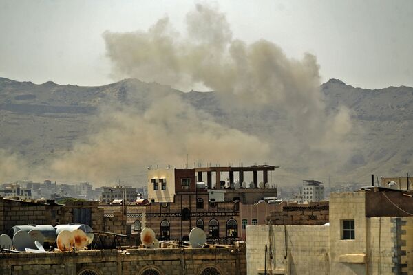 حملات هوایی ائتلاف به رهبری عربستان سعودی به پایتخت یمن شهر صنعا - اسپوتنیک ایران  