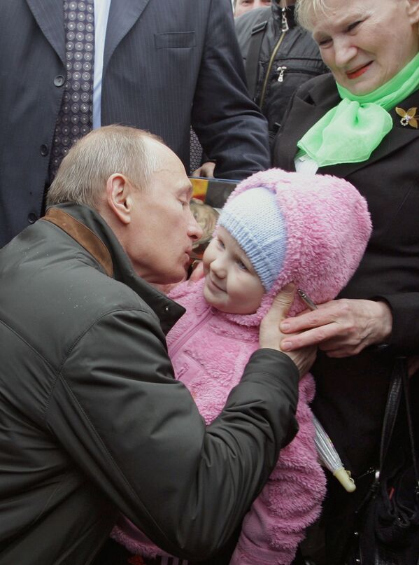 بوسه های شخصیت های معروف سیاسی
ولادیمیر پوتین، رئیس جمهور روسیه - اسپوتنیک ایران  