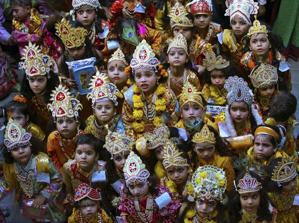 بچه های هندی  در لباس خدا کریشنا - اسپوتنیک ایران  