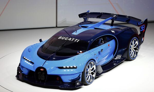 عرضه خودروی Bugatti Vision در آستانه افتتاح نمایشگاه بین المللی فرانکفورت در سال 2015 - اسپوتنیک ایران  