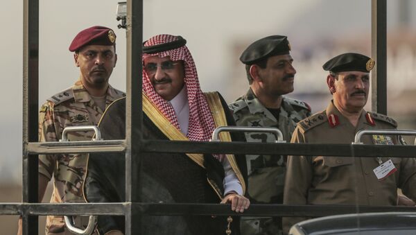 Наследный принц и министр внутренних дел Саудовской Аравии Мухаммад ибн Наиф Аль Сауд на военном параде в преддверии хаджа в Мекку - اسپوتنیک ایران  