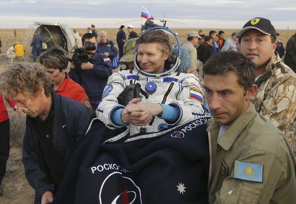 فضانورد روسیه گنادی پادالکا پس از فرود - اسپوتنیک ایران  