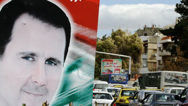 Banner bearing a portrait of Syrian President Bashar al-Assad in a street in the city of Damascus - اسپوتنیک ایران  