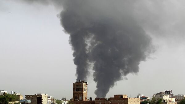 آغاز تحقیقات ائتلاف عربی درباره حمله هوایی به اتوبوس در یمن - اسپوتنیک ایران  